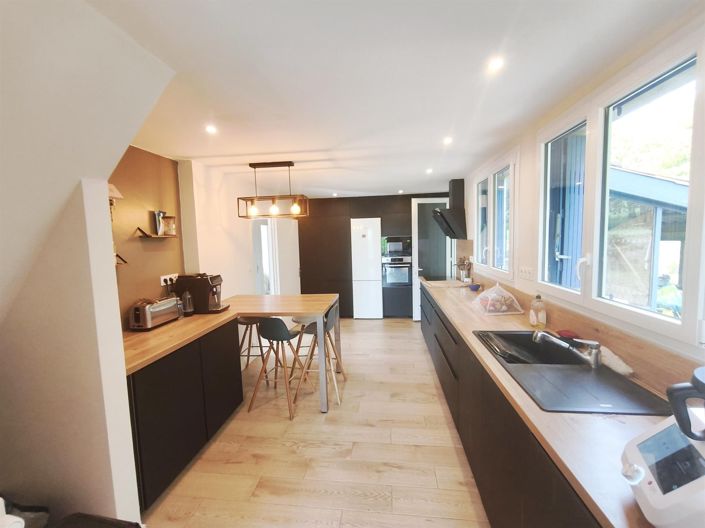 Image No.10-4 Bed House for sale