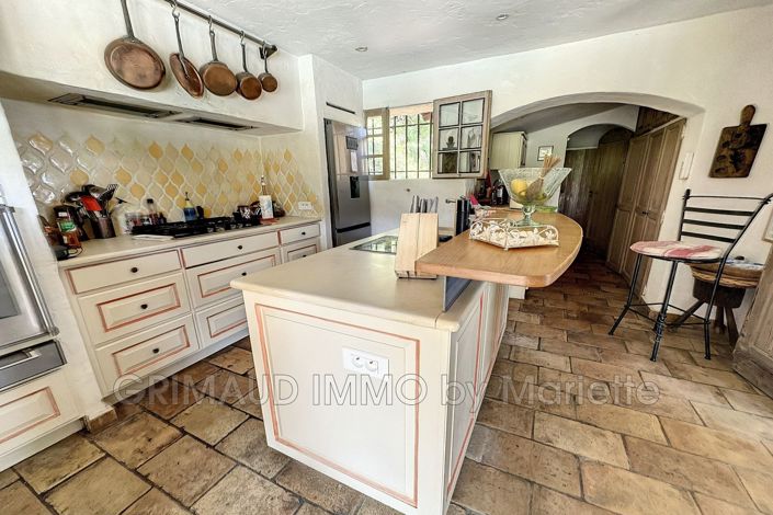 Image No.12-5 Bed House for sale