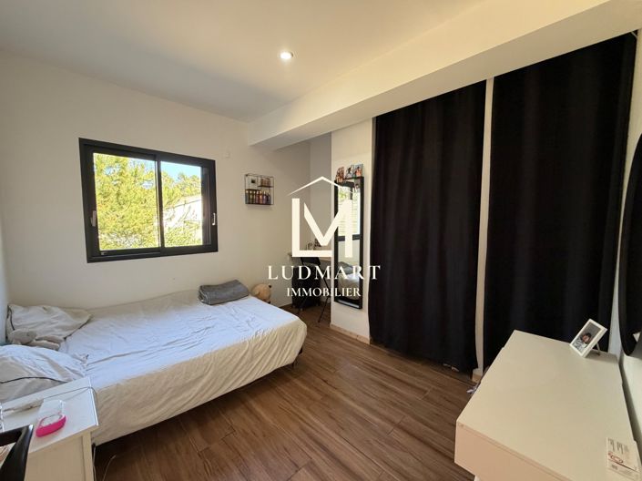 Image No.20-4 Bed House for sale