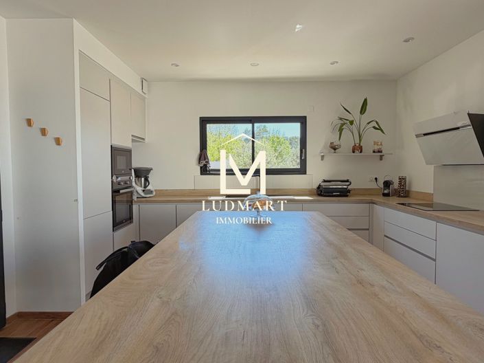 Image No.9-4 Bed House for sale