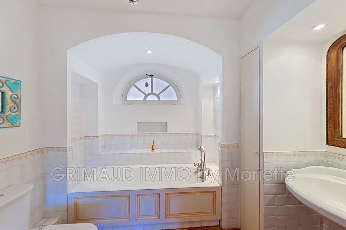 Image No.9-2 Bed House for sale