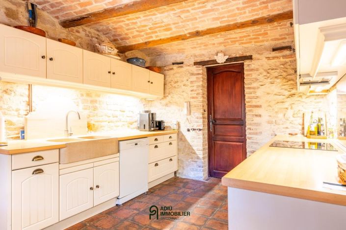 Image No.7-8 Bed House for sale