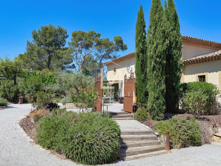 Image No.2-4 Bed House for sale