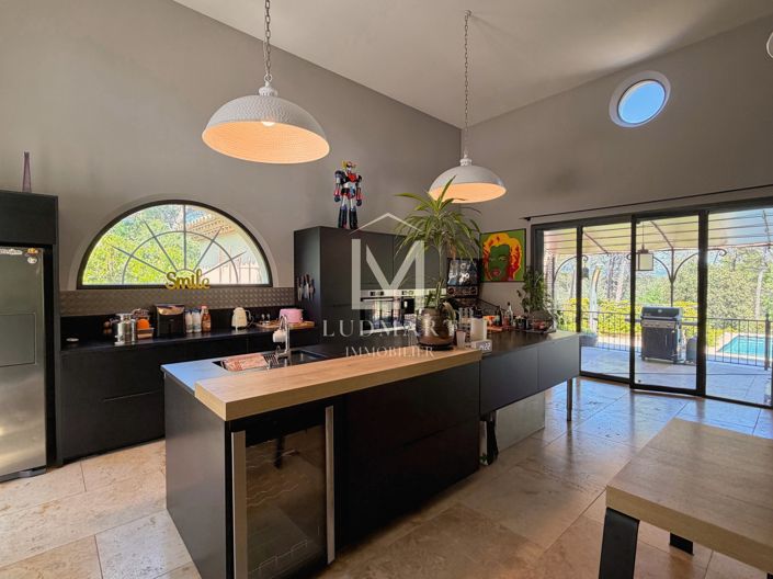 Image No.20-4 Bed House for sale
