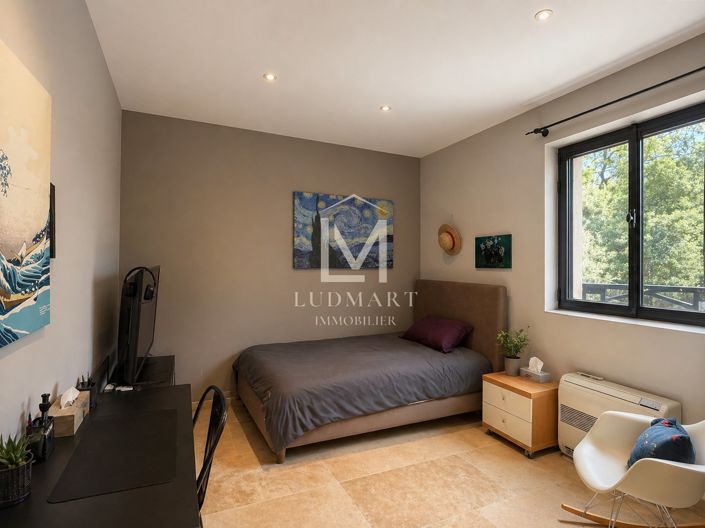 Image No.27-4 Bed House for sale