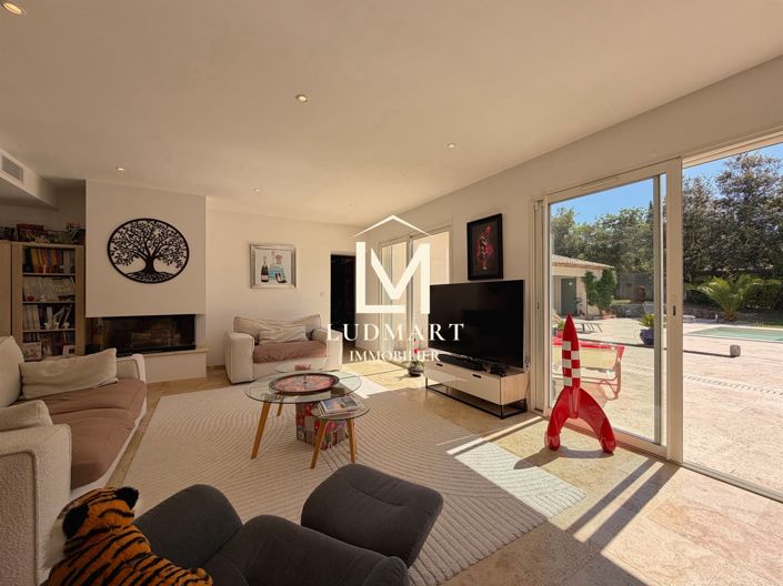 Image No.12-5 Bed House for sale