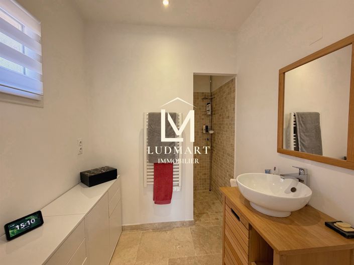 Image No.18-5 Bed House for sale