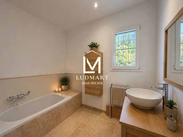 Image No.22-5 Bed House for sale