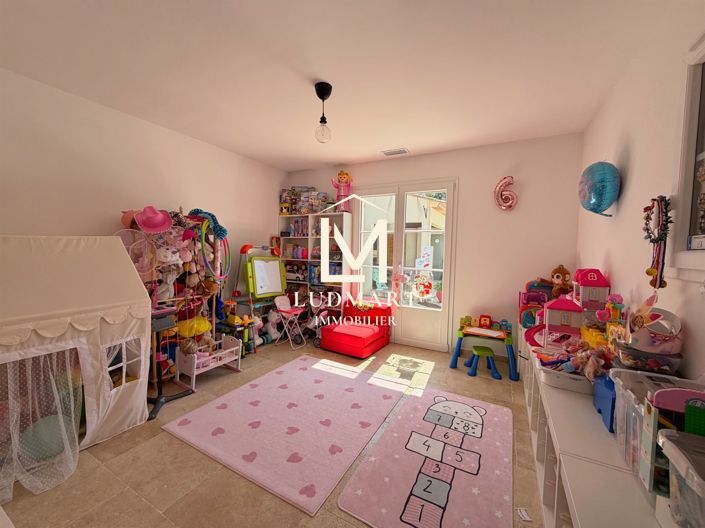 Image No.23-5 Bed House for sale