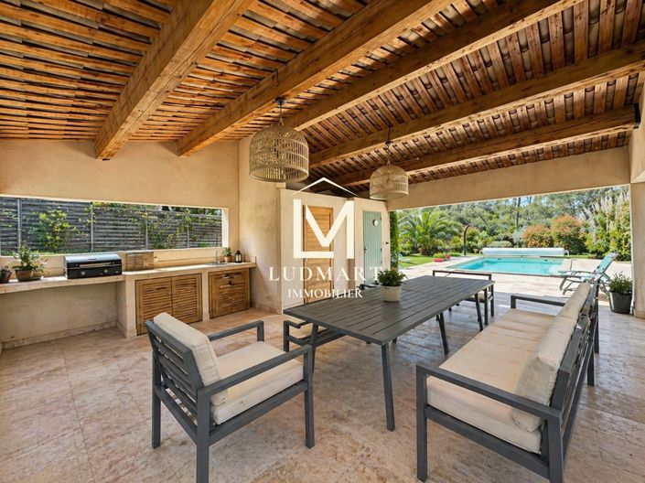 Image No.7-5 Bed House for sale