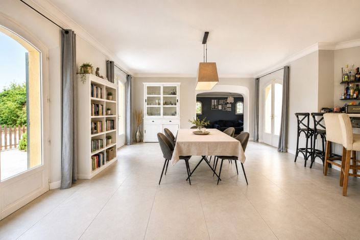Image No.2-4 Bed House for sale