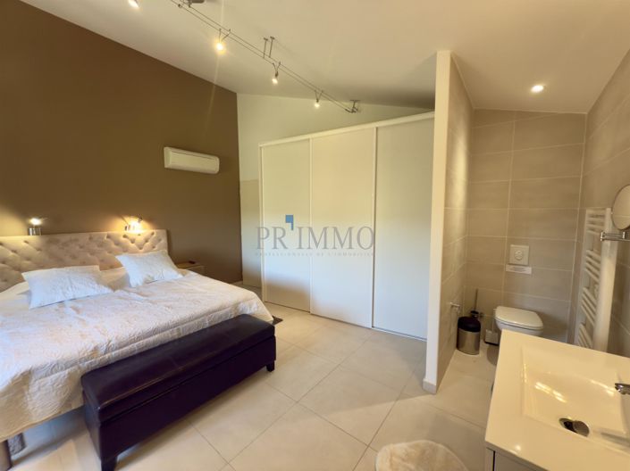 Image No.18-5 Bed House for sale