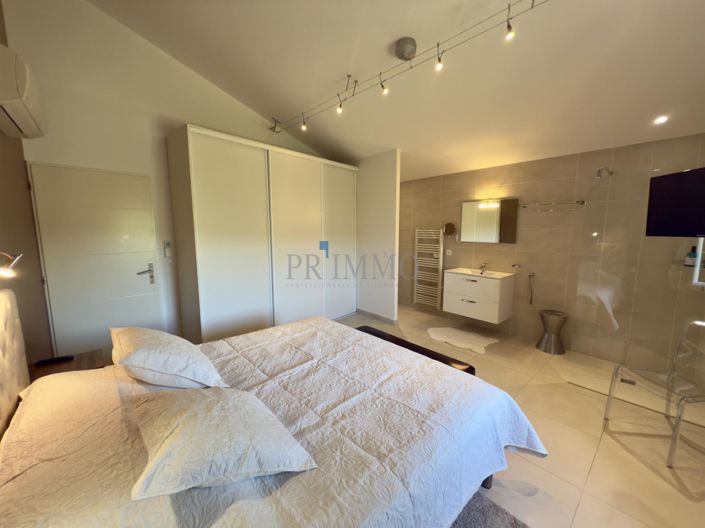 Image No.20-5 Bed House for sale