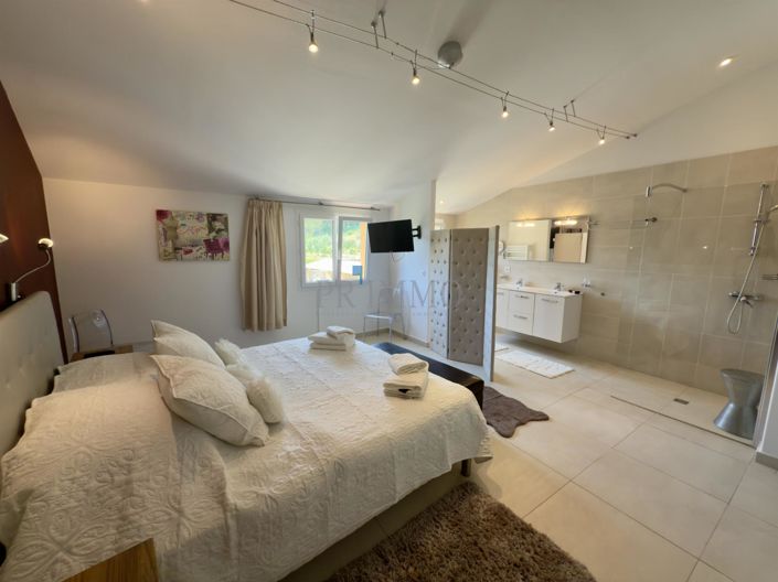 Image No.21-5 Bed House for sale