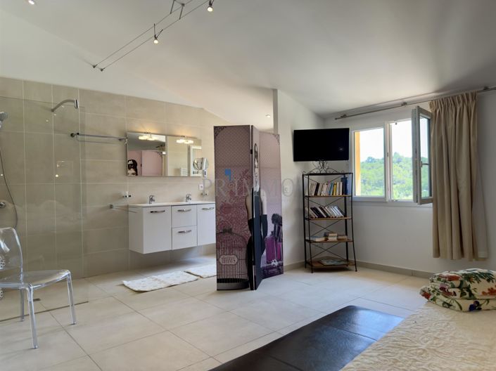 Image No.23-5 Bed House for sale