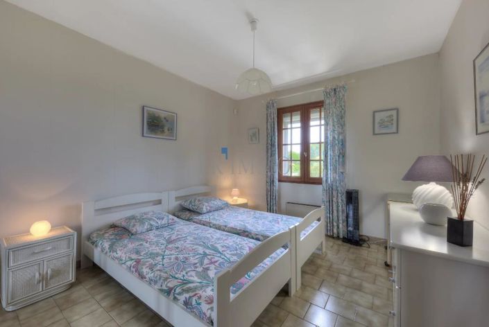 Image No.15-3 Bed House for sale
