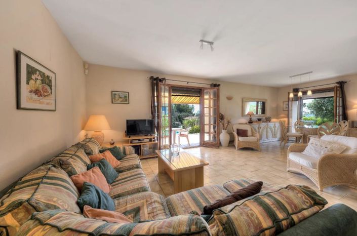 Image No.6-3 Bed House for sale