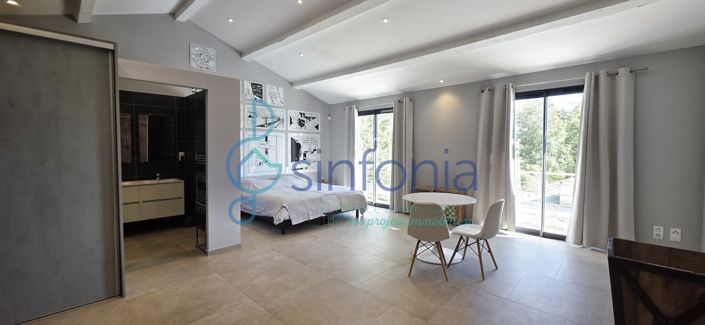 Image No.6-5 Bed House for sale