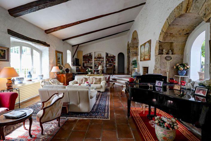 Image No.17-5 Bed House for sale