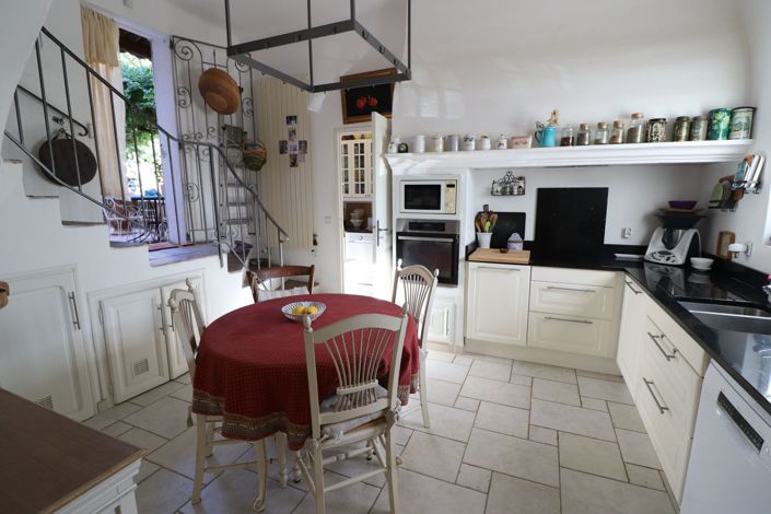 Image No.18-5 Bed House for sale