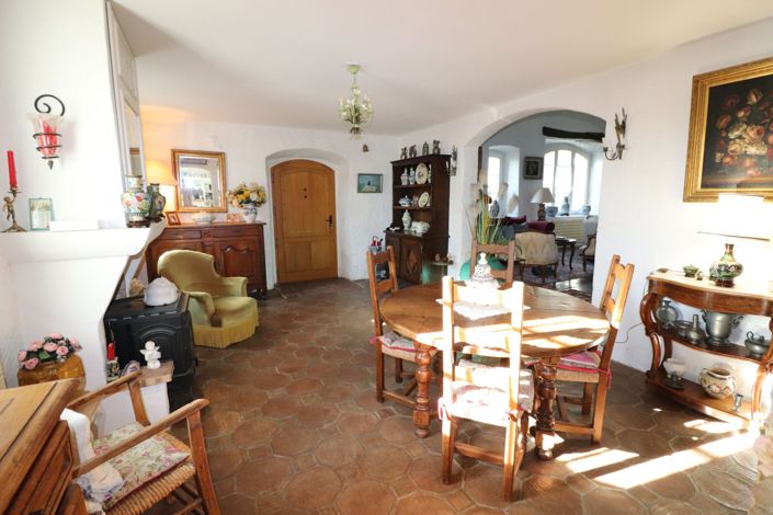 Image No.19-5 Bed House for sale
