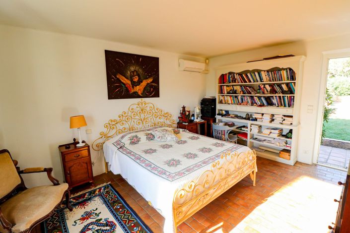 Image No.21-5 Bed House for sale
