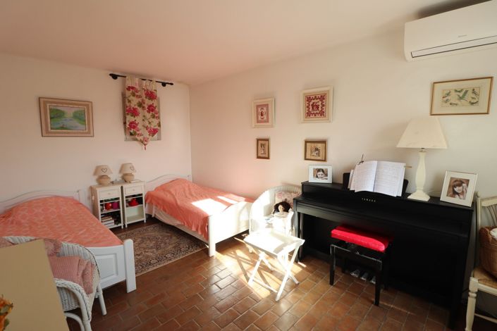 Image No.25-5 Bed House for sale