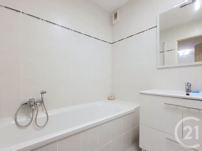 Image No.9-3 Bed Apartment for sale
