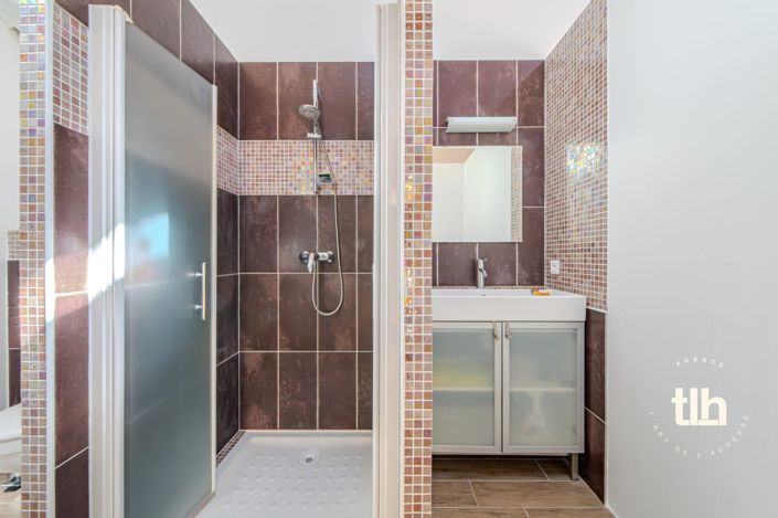 Image No.19-5 Bed House for sale