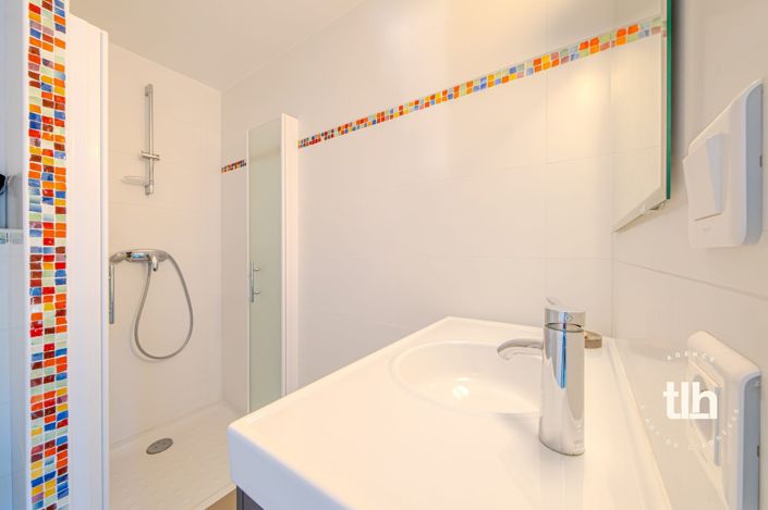 Image No.20-5 Bed House for sale