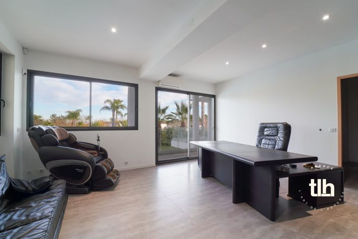 Image No.19-9 Bed Property for sale