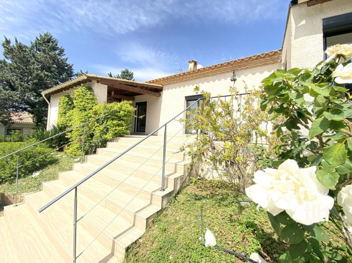 Image No.2-4 Bed House for sale