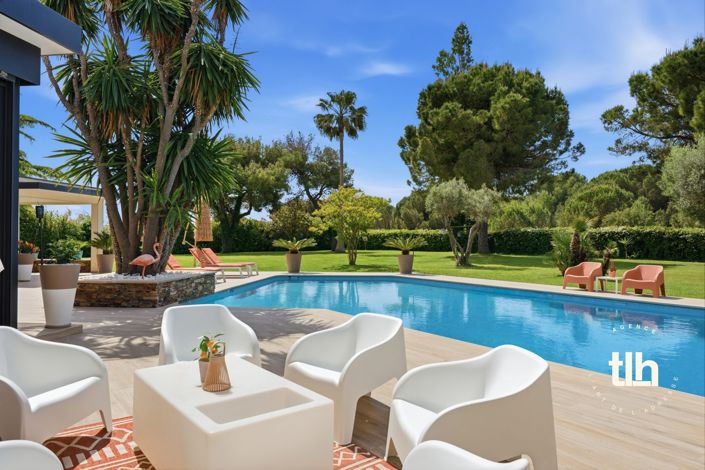 Image No.2-5 Bed Property for sale