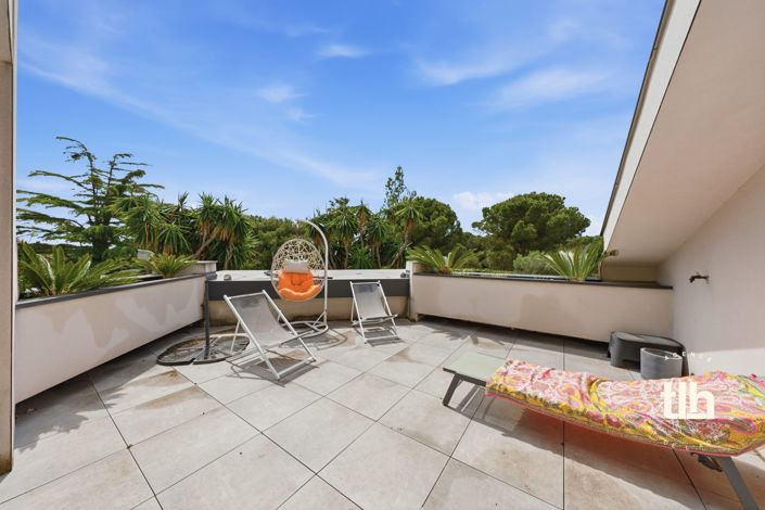 Image No.22-5 Bed Property for sale