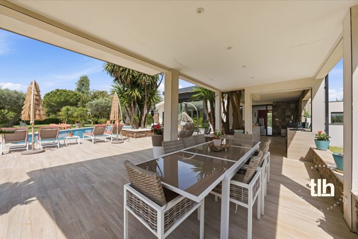Image No.4-5 Bed Property for sale