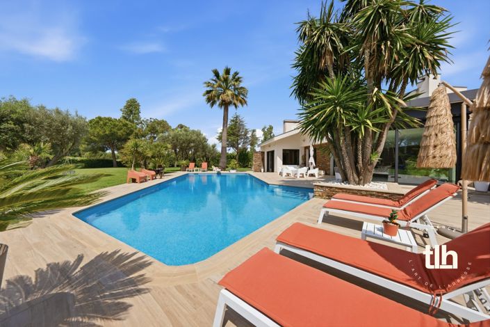 Image No.9-5 Bed Property for sale