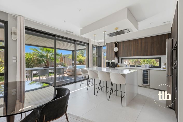 Image No.4-6 Bed House for sale