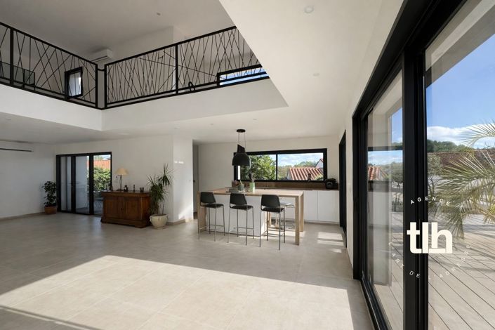 Image No.8-4 Bed House for sale