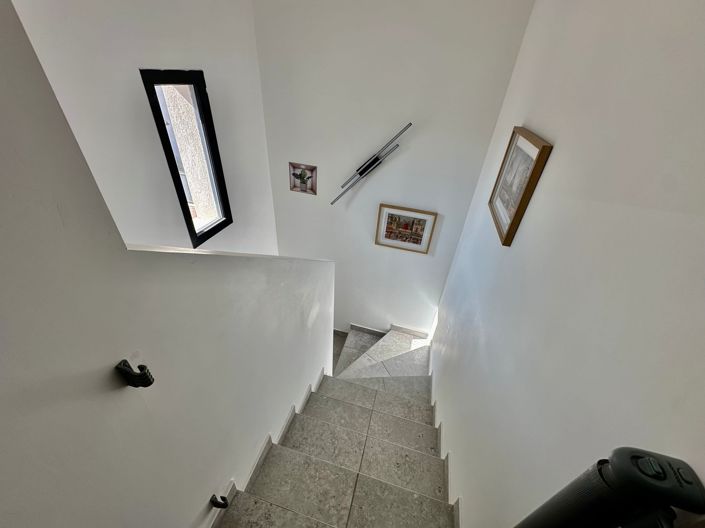 Image No.8-3 Bed House for sale