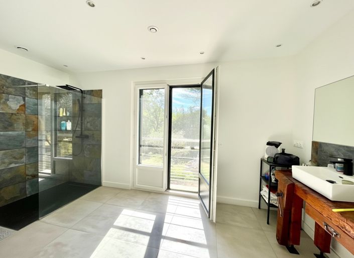 Image No.21-3 Bed House for sale