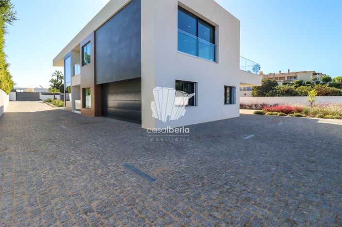 Image No.10-4 Bed House for sale