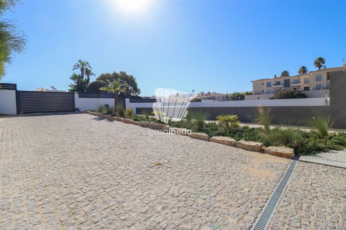 Image No.12-4 Bed House for sale