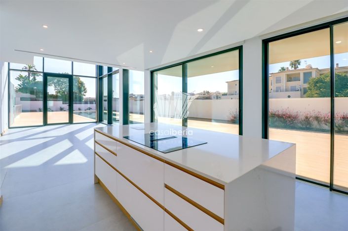 Image No.18-4 Bed House for sale
