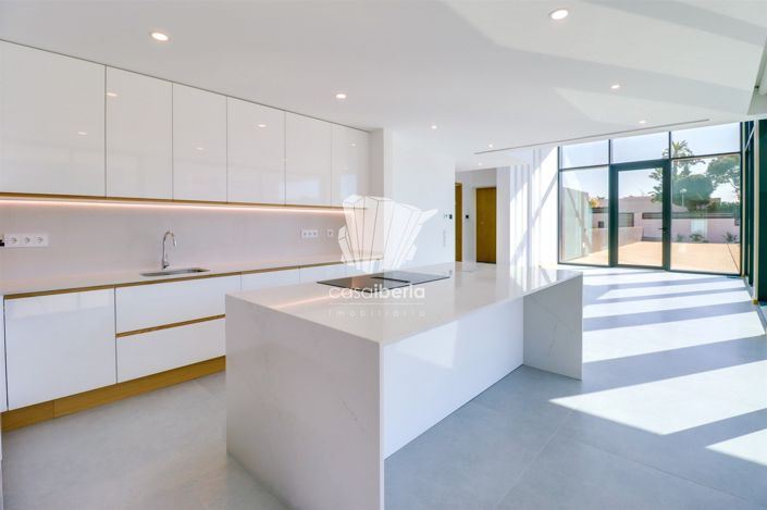 Image No.22-4 Bed House for sale