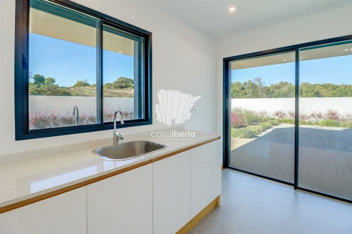 Image No.23-4 Bed House for sale