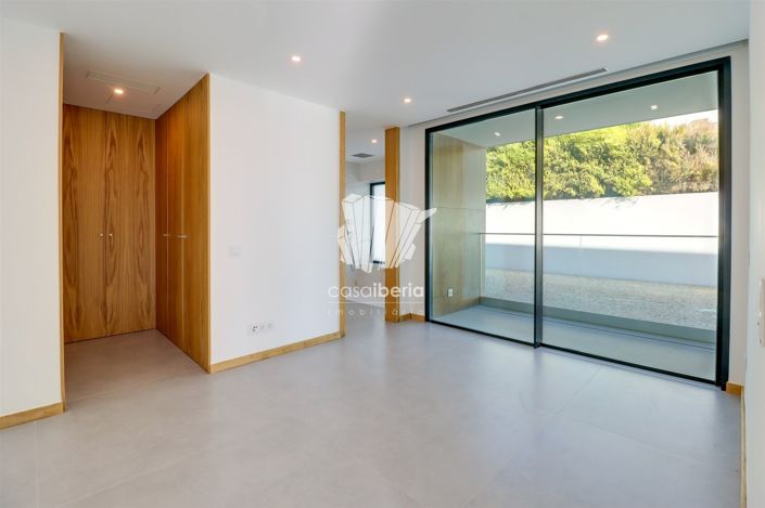 Image No.28-4 Bed House for sale