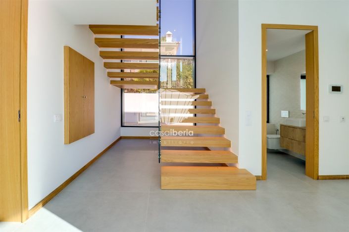 Image No.30-4 Bed House for sale
