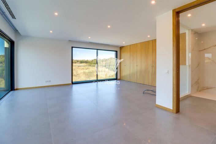 Image No.32-4 Bed House for sale