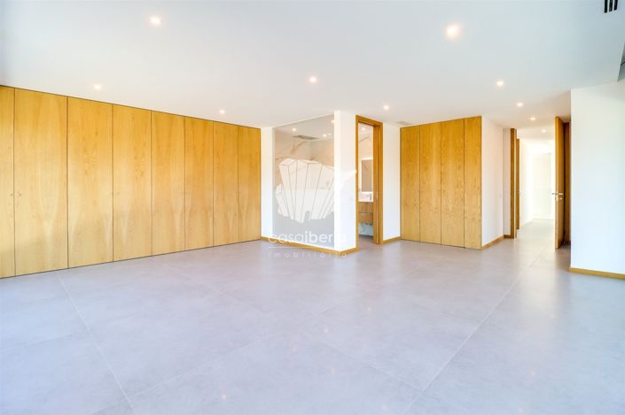 Image No.34-4 Bed House for sale