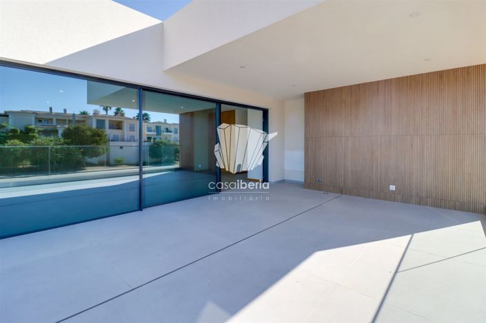 Image No.36-4 Bed House for sale